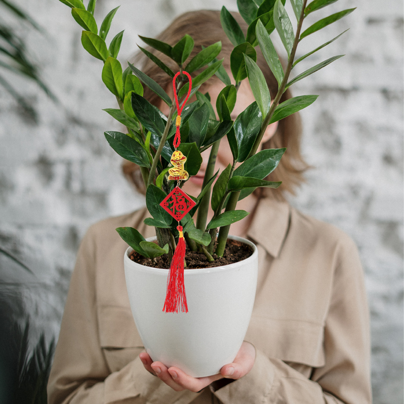 2025年、蛇の年を祝う、金色の植物模様が施された木製ペンダ - Snake Plant のレビューと価格