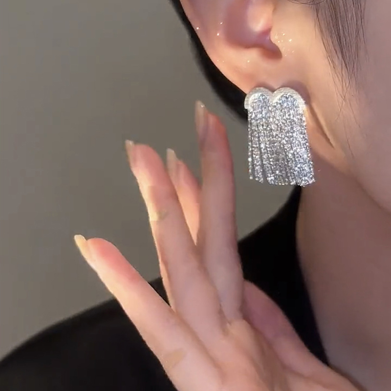 女性用のきらめくスネークチェーンイヤリング,光沢のあるイヤリ - Snake Plant のレビューと価格